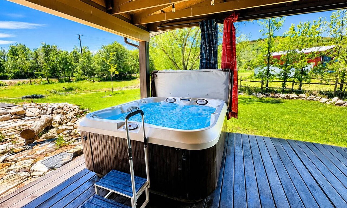 Garden City Cabin | Boat parking | Hot Tub | Sports Crt | Views