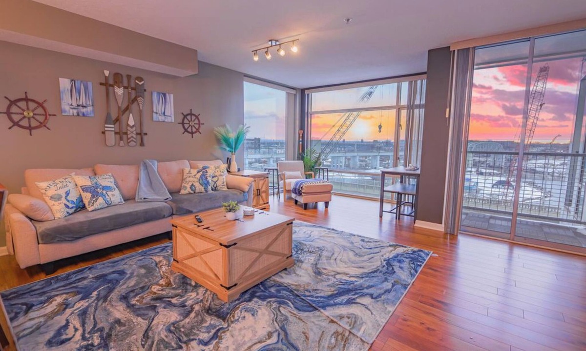 Ohio City Condo | Boathouse Suite - CLE Flats River - Free Parking - 24/7 Gym