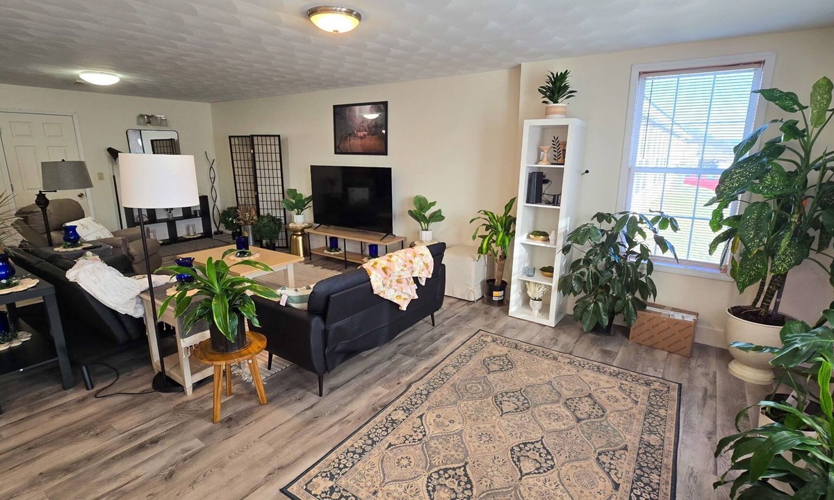 Hollidaysburg Apartment | Botanical Retreat - Spacious 2BR - Walk to Downtown Hollidaysburg