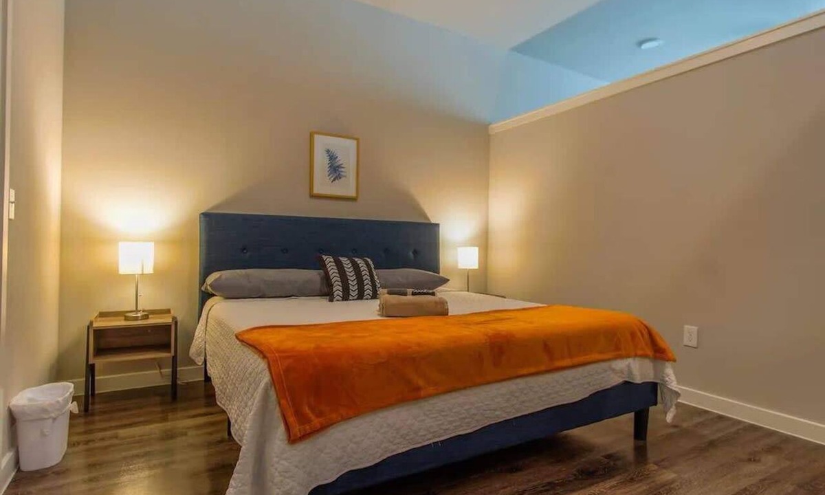 Allen Apartment | Boulevard Stays Luxury 1BR King Suite Pool Gym Parking - B