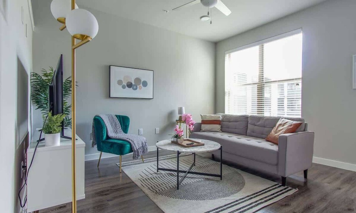 McKinney Apartment | Boulevard Stays Pool Gym Parking 1BR King Suite C