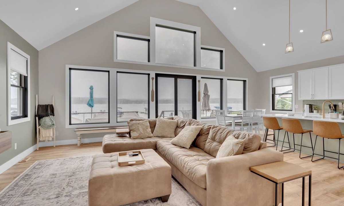 Lakeville House | BRAND NEW! BUILT IN 2025! SLEEPS 14!