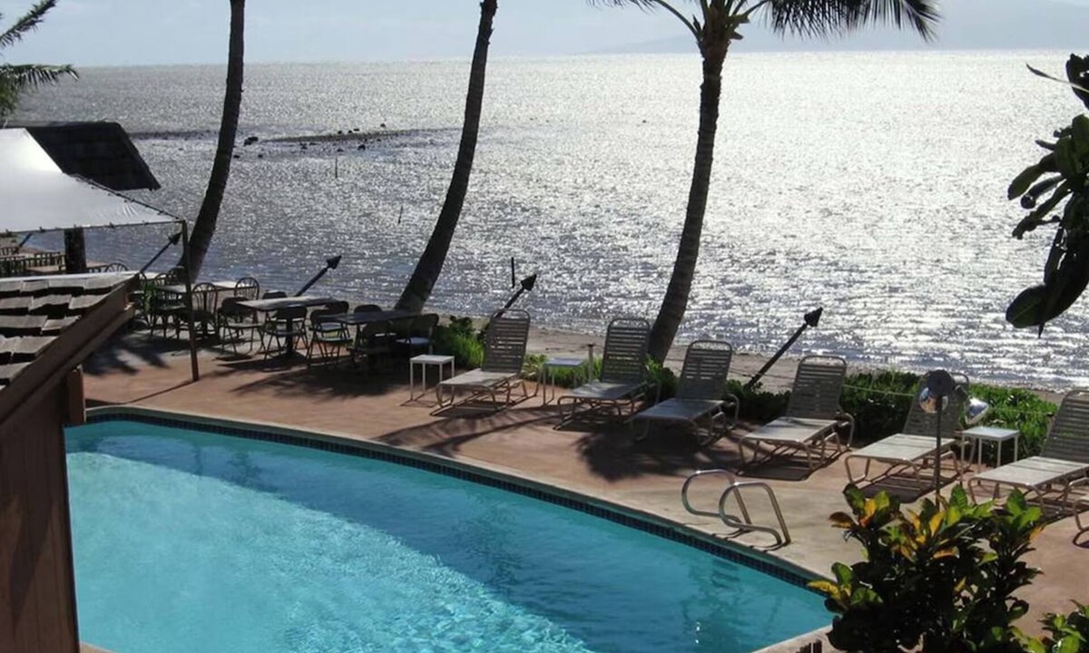 Kaunakakai House | Breathtaking Ocean Front Room w/Porch | Romantic Couple Getaway