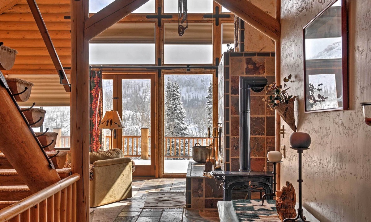 Brian Head Cottage | Brian Head Cabin Minutes From Slopes w/Game Room!
