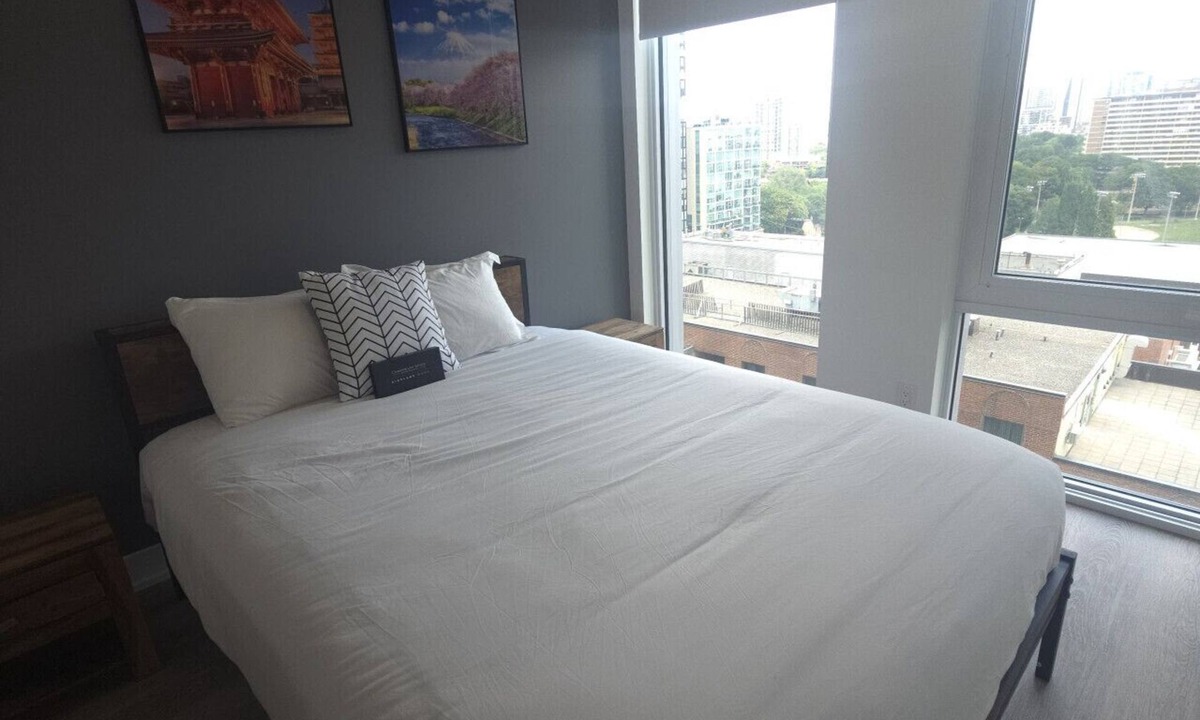 Downtown Toronto Apartment | Bright & Comfortable 2B Apartment | Elm Ledbury