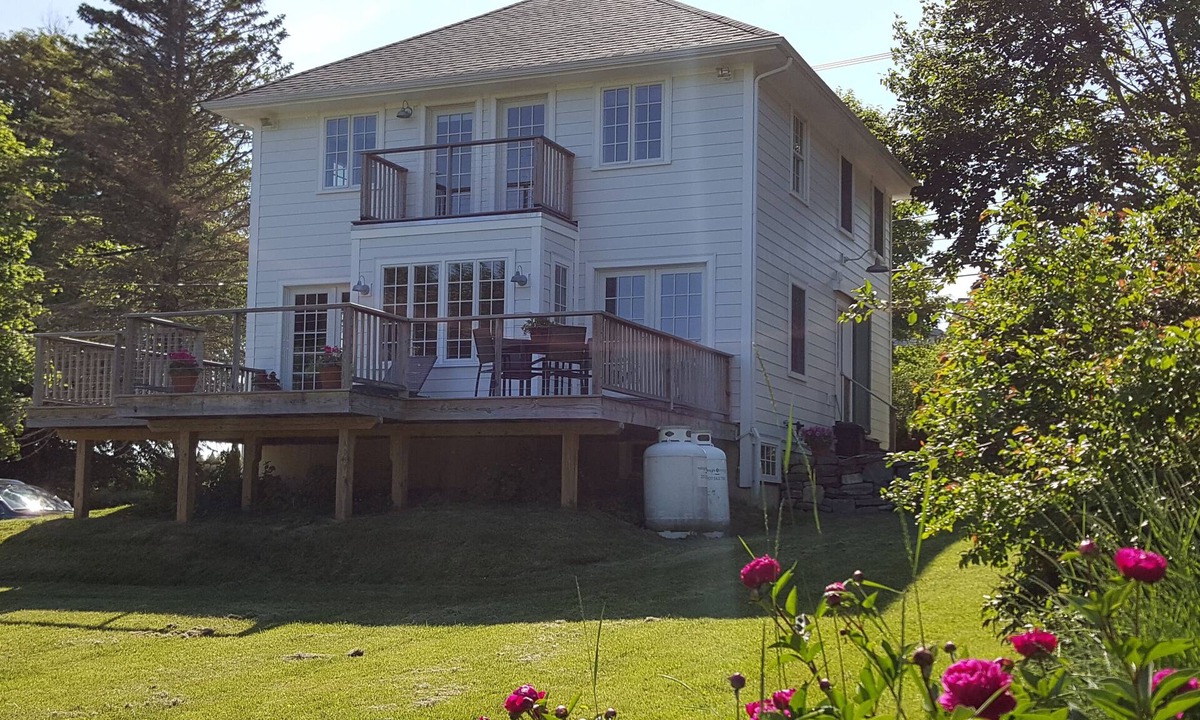 Wiscasset House | Bright, family friendly, newly built, modern and in the perfect location!
