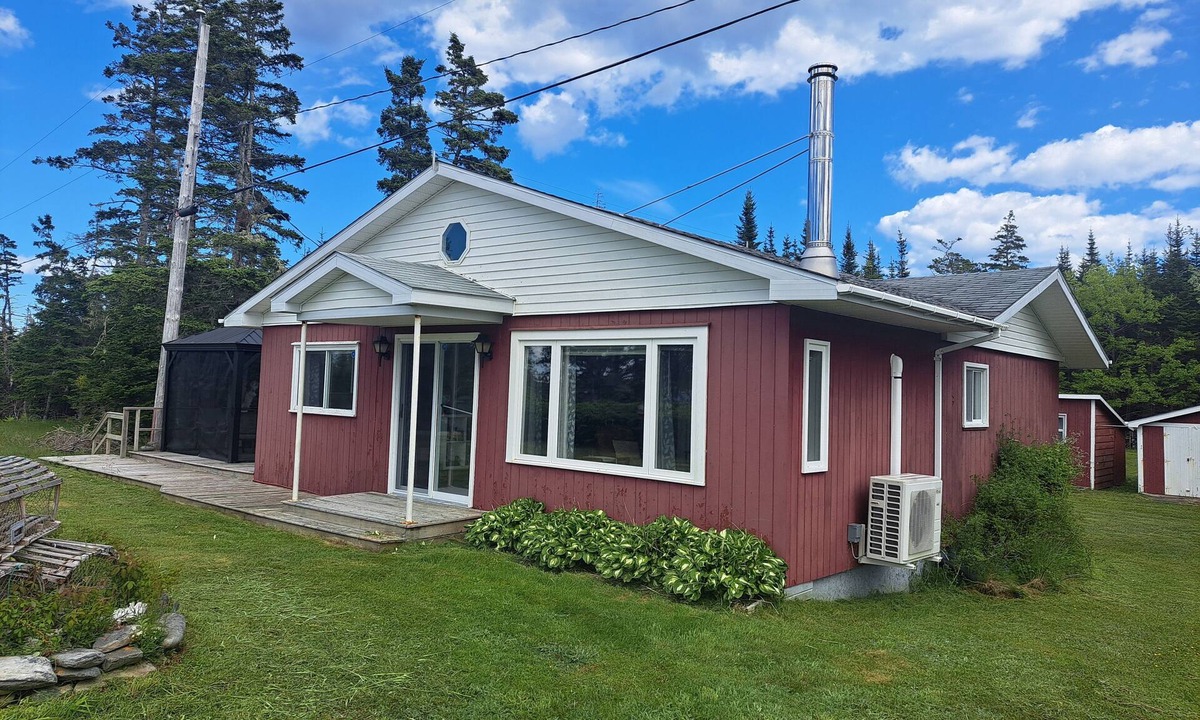 Ragged Island Cottage | Bright, Spacious Beachwalk Cottage: Ocean view, 5 minutes to sandy beaches