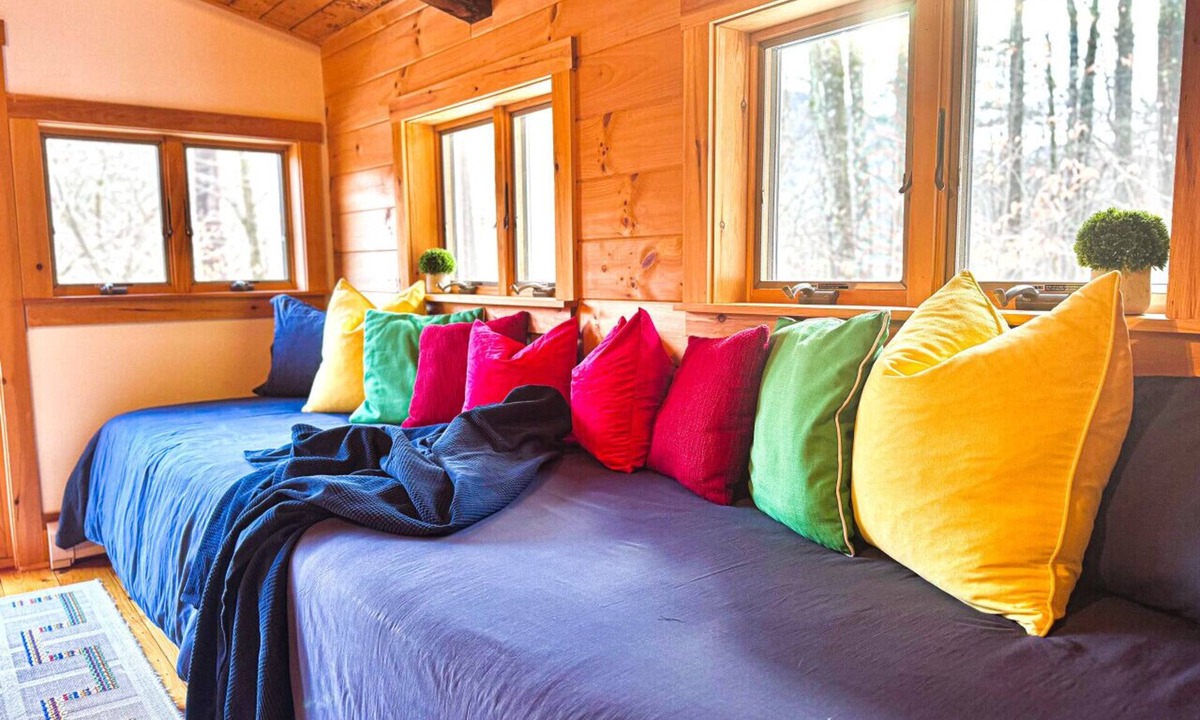 Birchview by the Saco House | Bring the dog-colorful SacoRiver