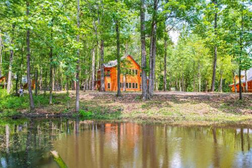 Broken Bow House | Broken Bow Cabin Near Choctaw Casino: Hot Tub!