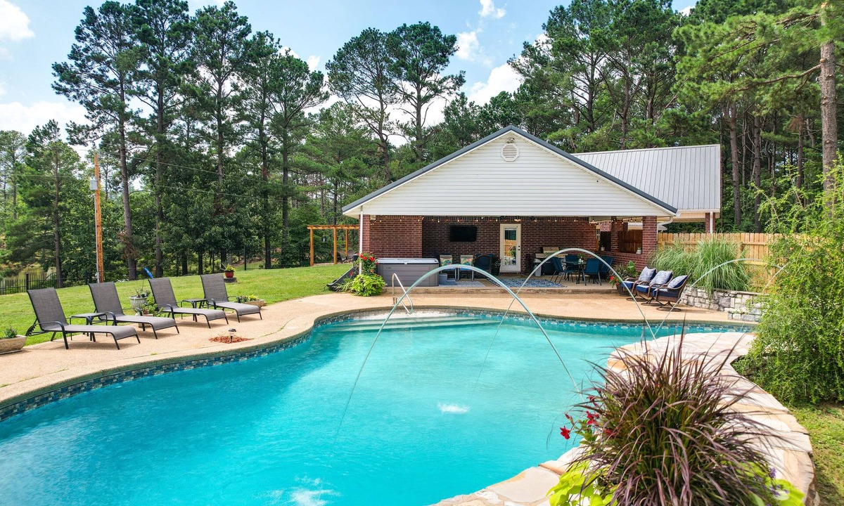 Broken Bow House | Broken Bow Vacation Rental w/Pool & Hot Tub!