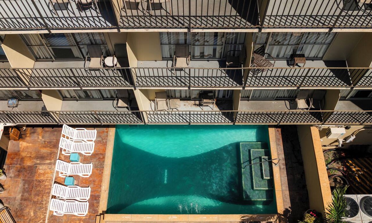 Waikiki Hotel | Budget Friendly, Spacious Suite, Full Kitchenette & Lanai - Near Waikiki Beach!