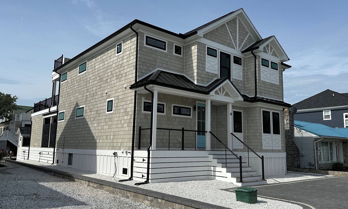 Fenwick Island House | BUILT in 2024-Canal Front, Pool, Swim Up & Covered Bar