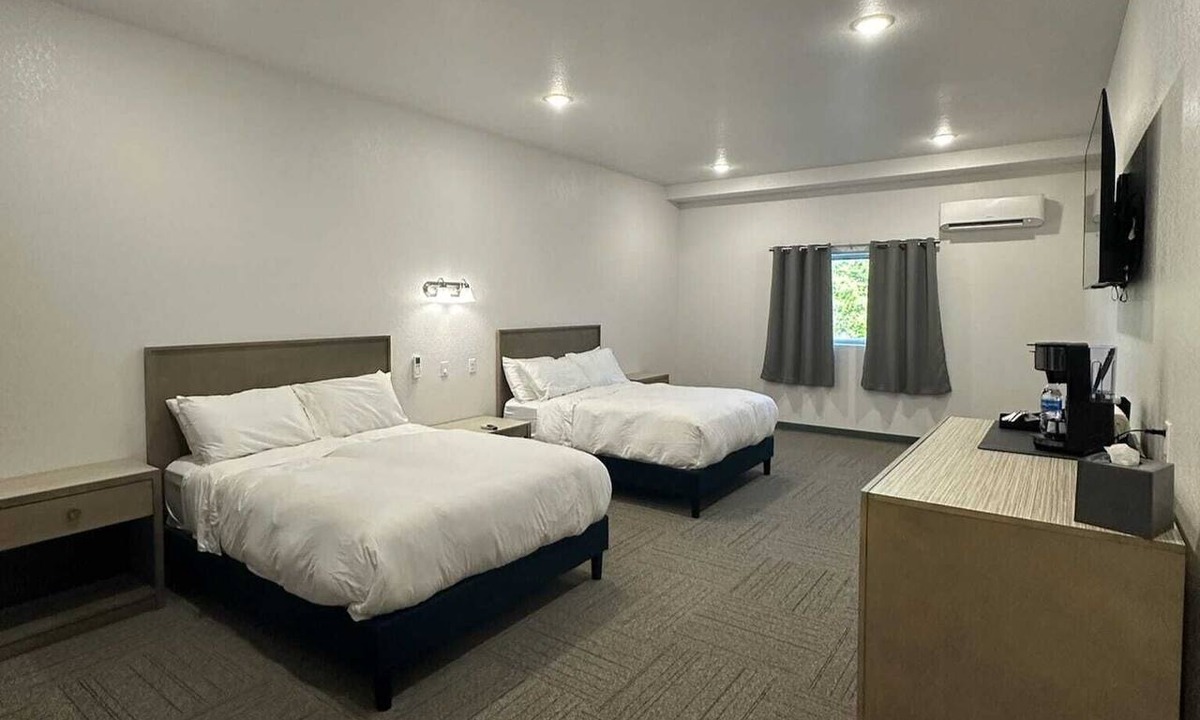 Long Mott Hotel | Bunkhouse Lodge