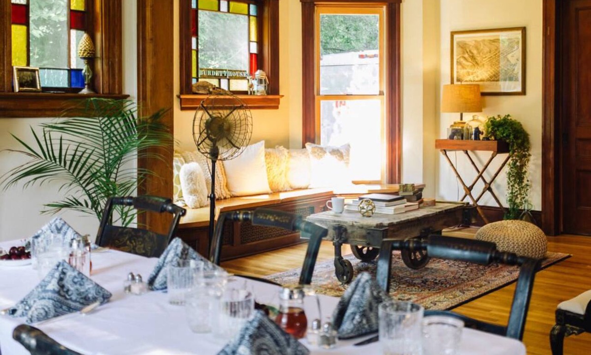 Burdett Bed & Breakfast | Burdett House Bed & Breakfast