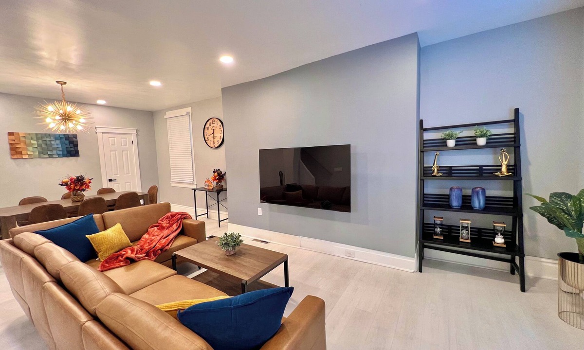 Oakland House | By PITT and Presbyterian| Outdoor Living| Free Pkg