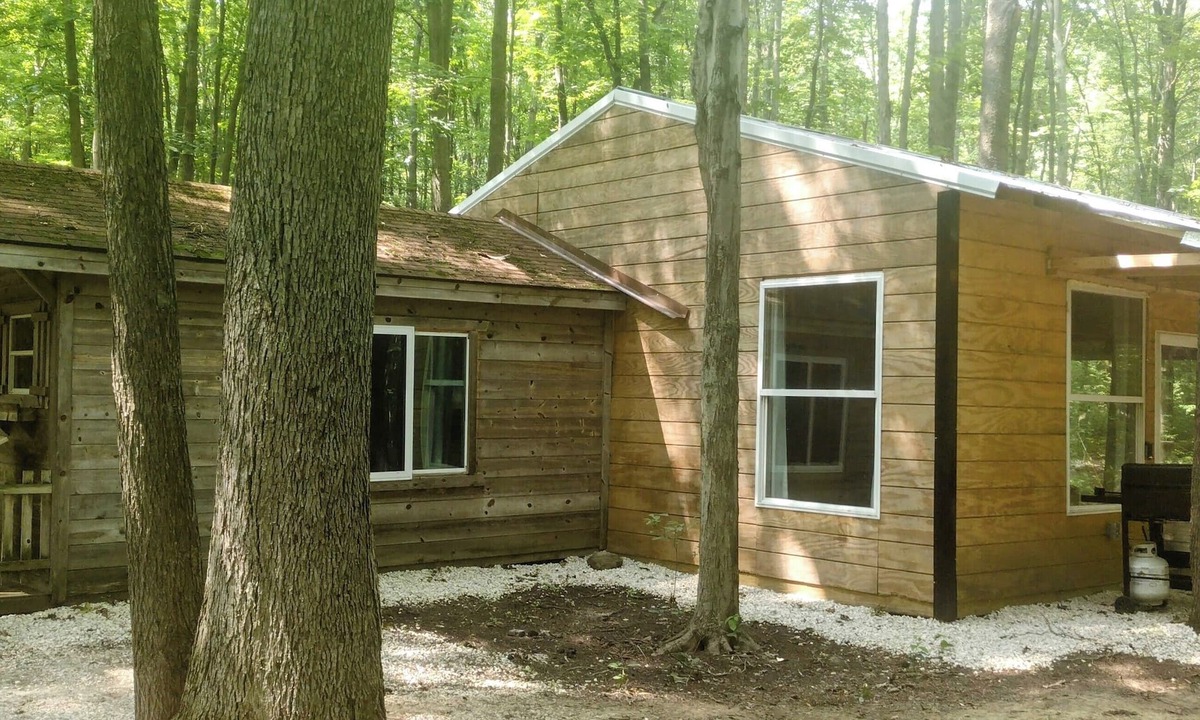 Kinsman Cabin | Cabin in the woods. Minutes to Pymatuning Lake.