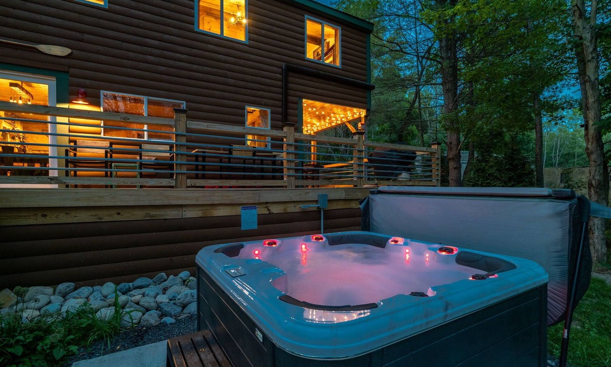 Hague Cabin | Cabin w/Hot tub, 35mi to Gore Mtn, 24 acres, fireplace, mtn views