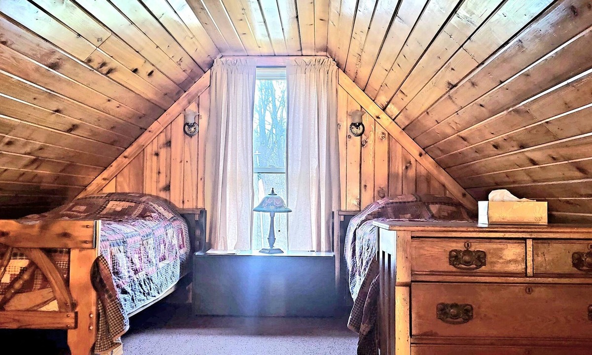 Ringgold Cabin | Camping at its finest! Bring your hunting party, sleeps 12ppl