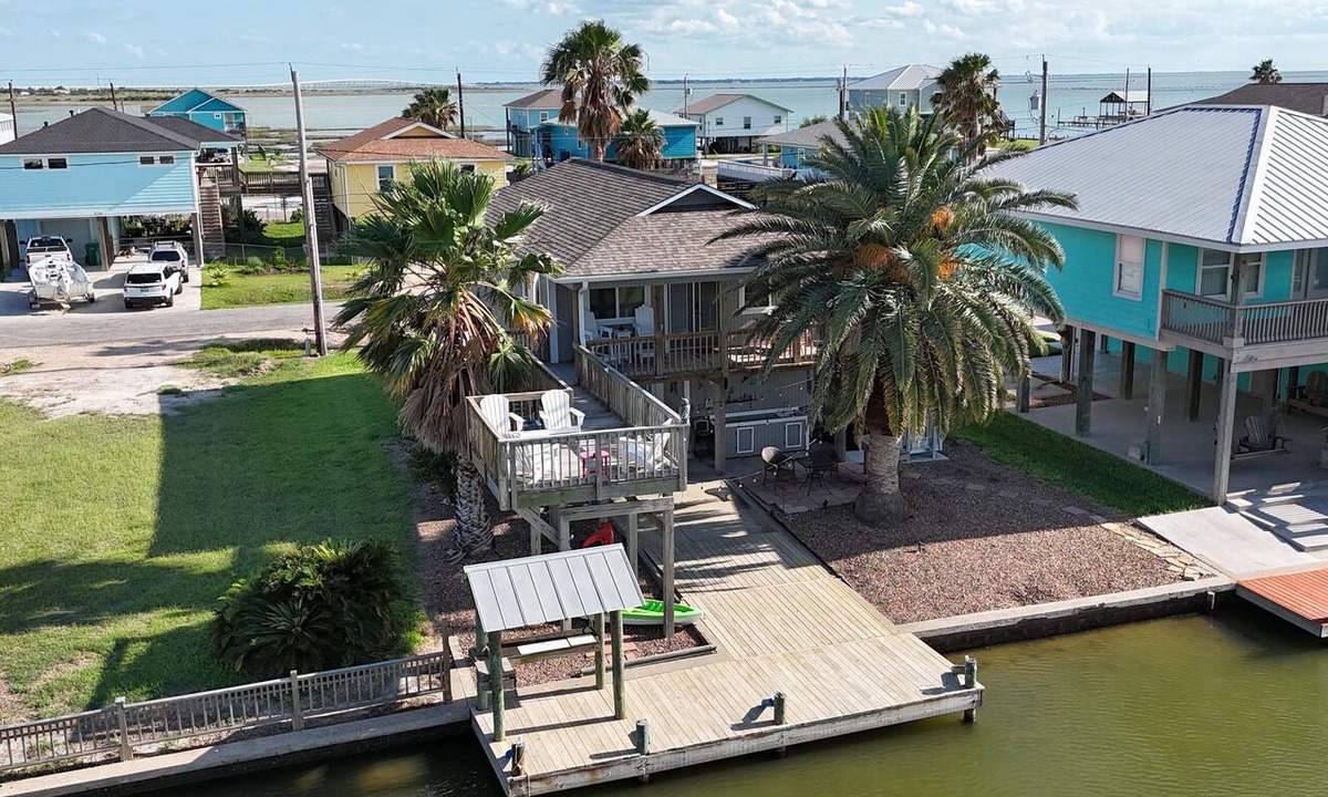 Rockport House | Canal Fishing Retreat - Dock, Sky Deck, Golf Cart
