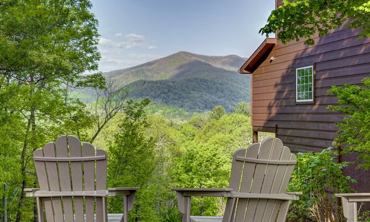 Blairsville Cabin | Cancellation special at July 11-18! Views! Golf! Theater Game Room, Hot Tub,