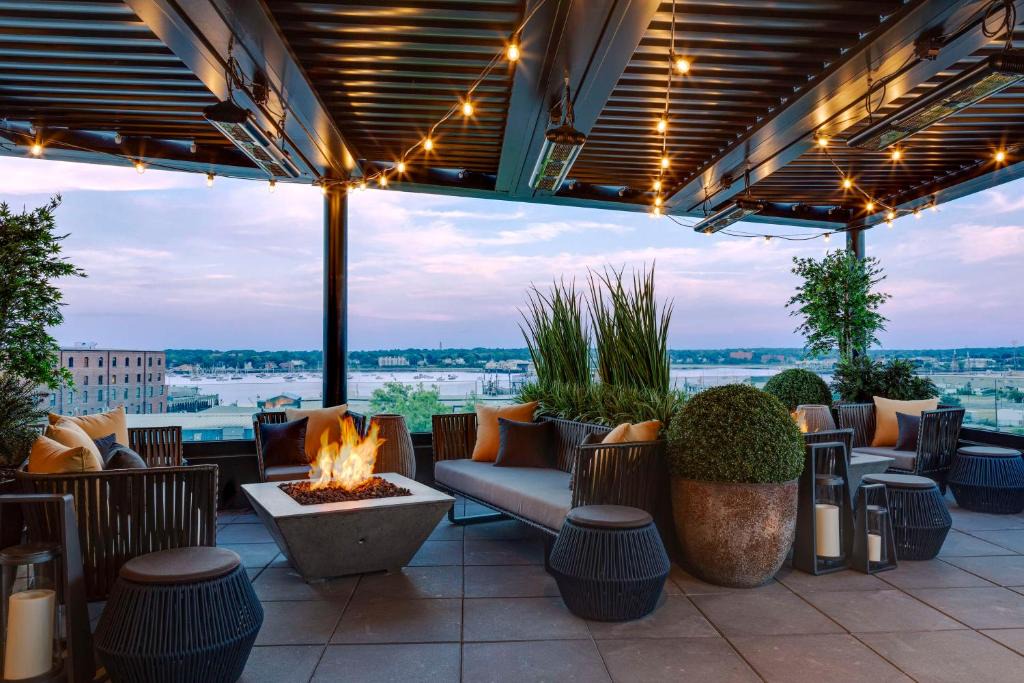 Downtown Portland Hotel | Canopy By Hilton Portland Waterfront