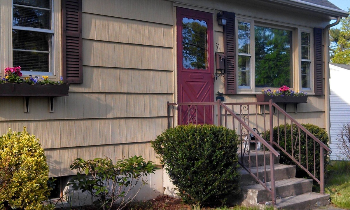 Pawcatuck House | Cape Cod home in great location! Walk to downtown