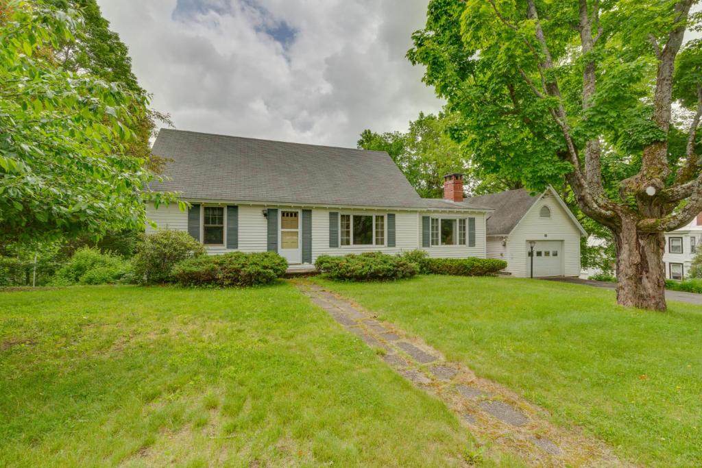 Farmington House | Cape House in Farmington w/Shared Outdoor Pool!