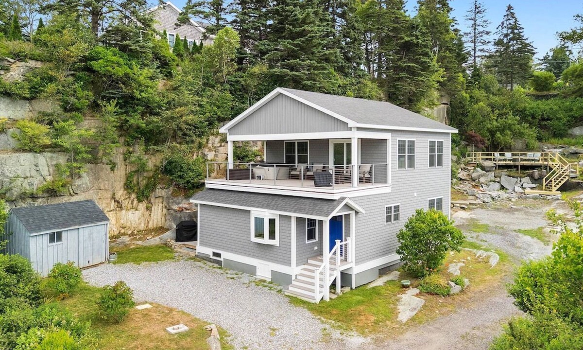 Spruce Head House | Captain's Quarters, newly renovated home with hot