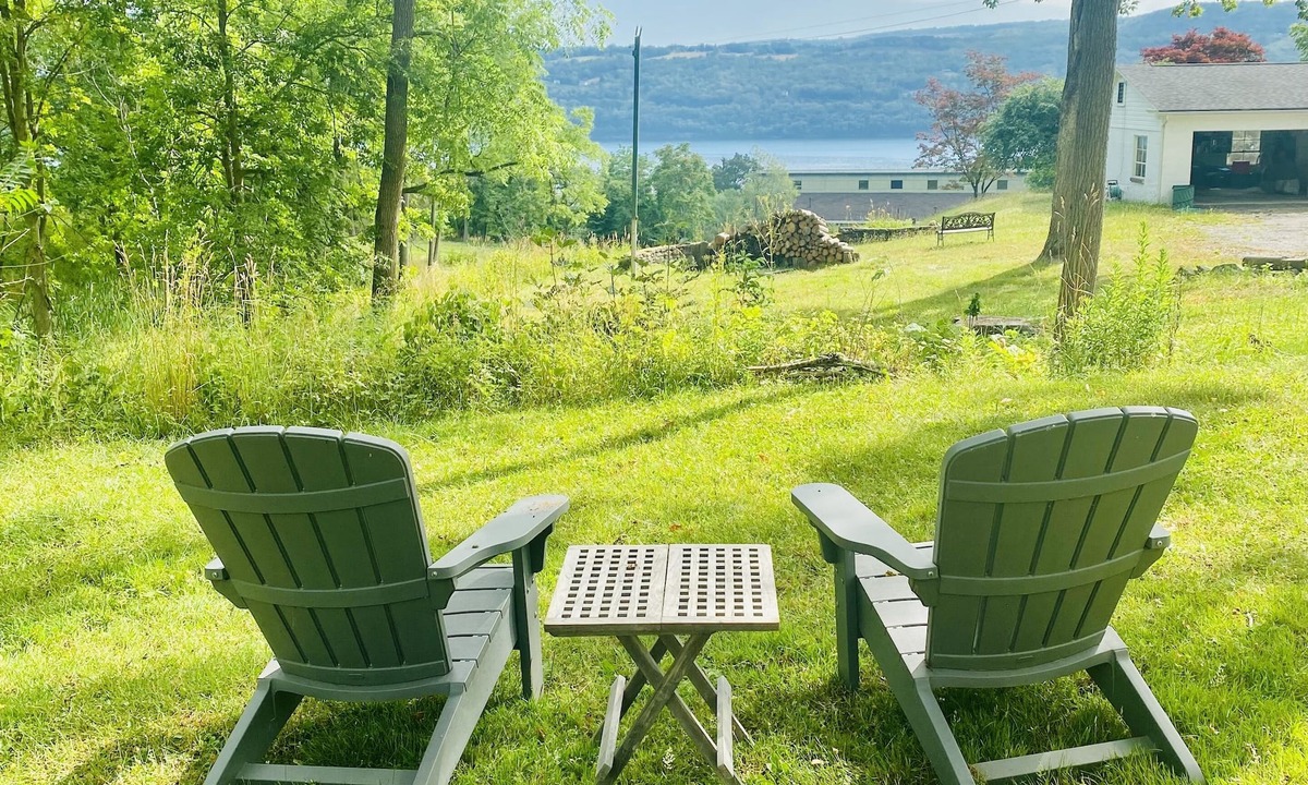 Town of Reading Apartment | CARRIAGE HOUSE BUNGALOW/LAKE VIEW/VILLAGE OF WATKINS