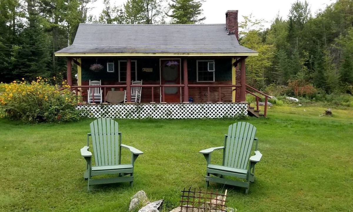 Carroll Cabin | Carroll, NH Pet-Friendly Cabin with Hot Tub: Your Ultimate Retreat