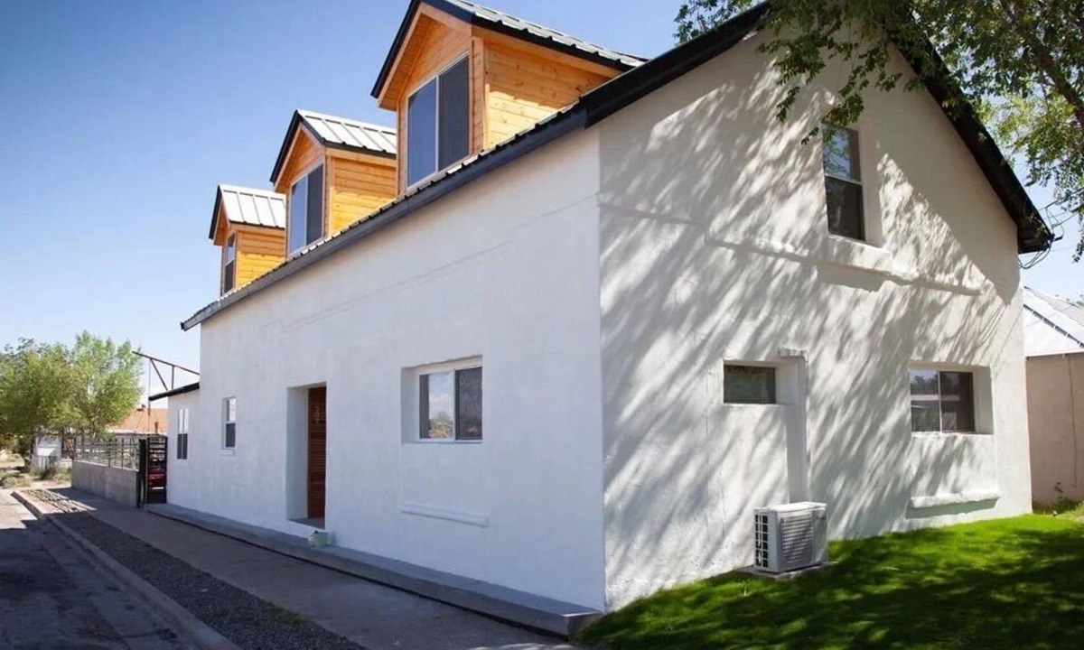 Marfa House | Casa Verde Charming Adobe 3-bedroom 2-bath house with yard in Marfa