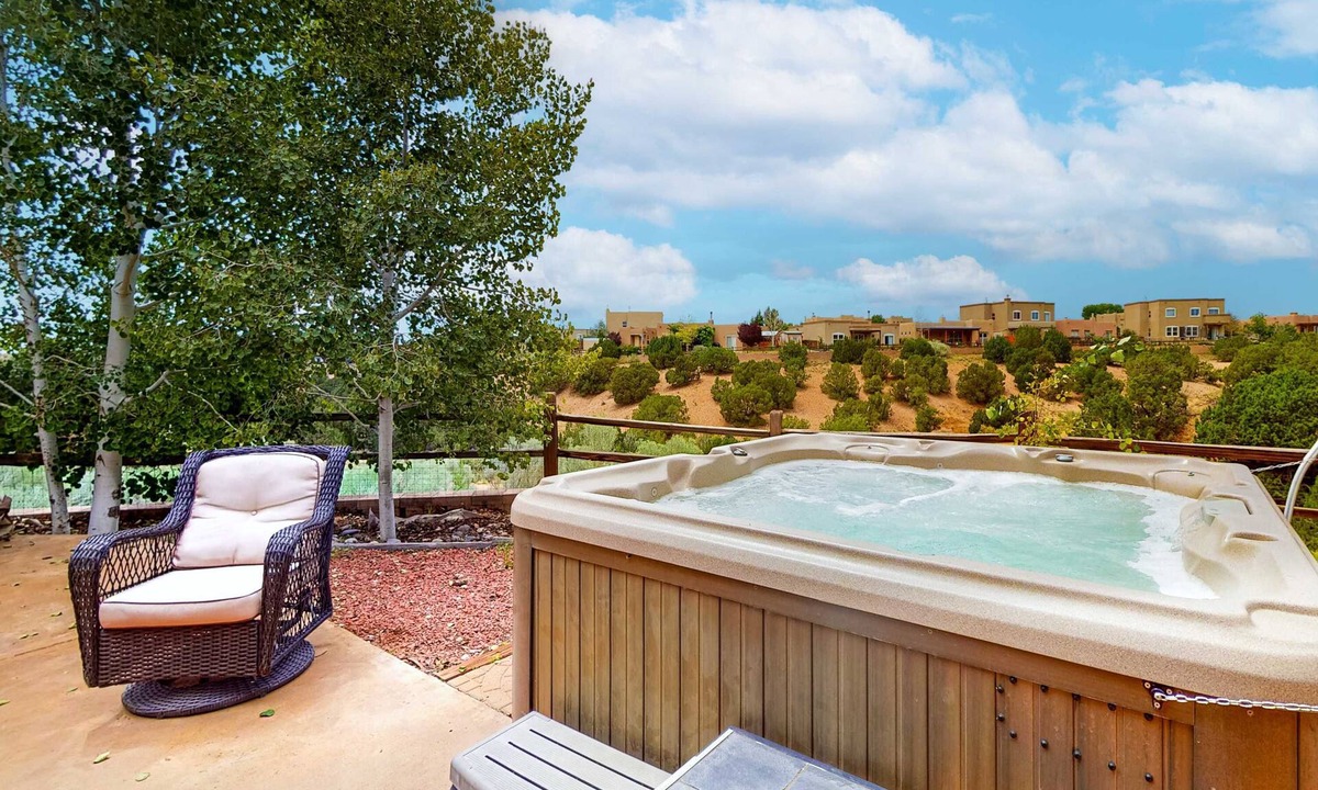 Santa Fe House | Casa Vistoso - Artist's Retreat, Hot Tub & Patios