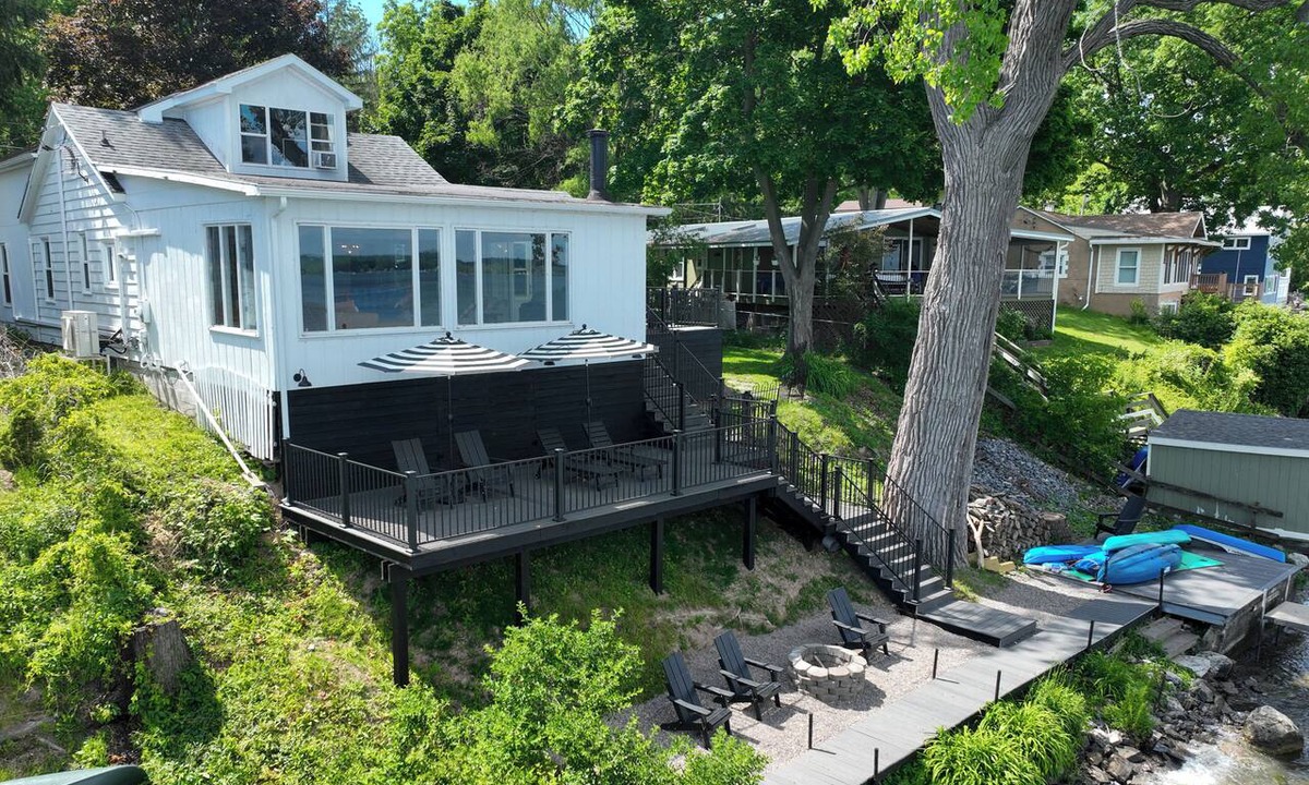 Seneca Falls House | Cayuga Getaway
