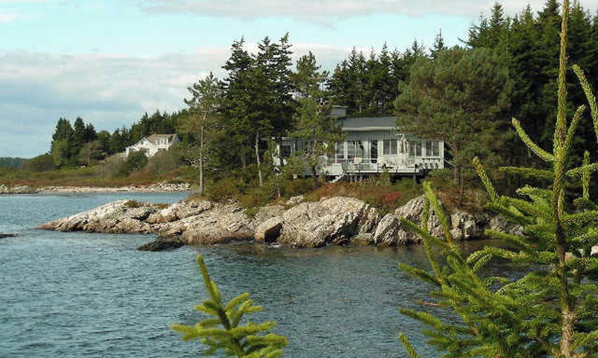 West Southport Cottage | Cedarbush Cabin - Waterfront Cottage - walk to Robinson's Wharf!