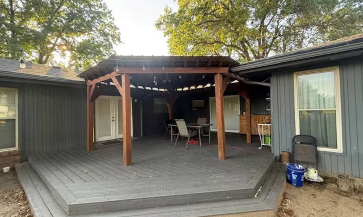 Broken Arrow House | Centrally Located with Backyard and parking