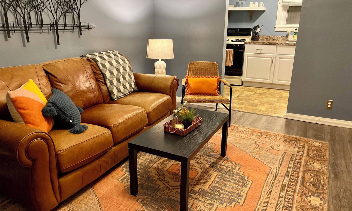 Etna Apartment | Charming 1-bedroom apartment across from Mac Miller mural