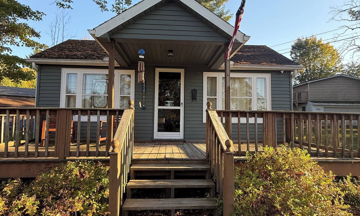 Canadohta Lake Cottage | Charming 2-bedroom cottage at Canadohta Lake with AC