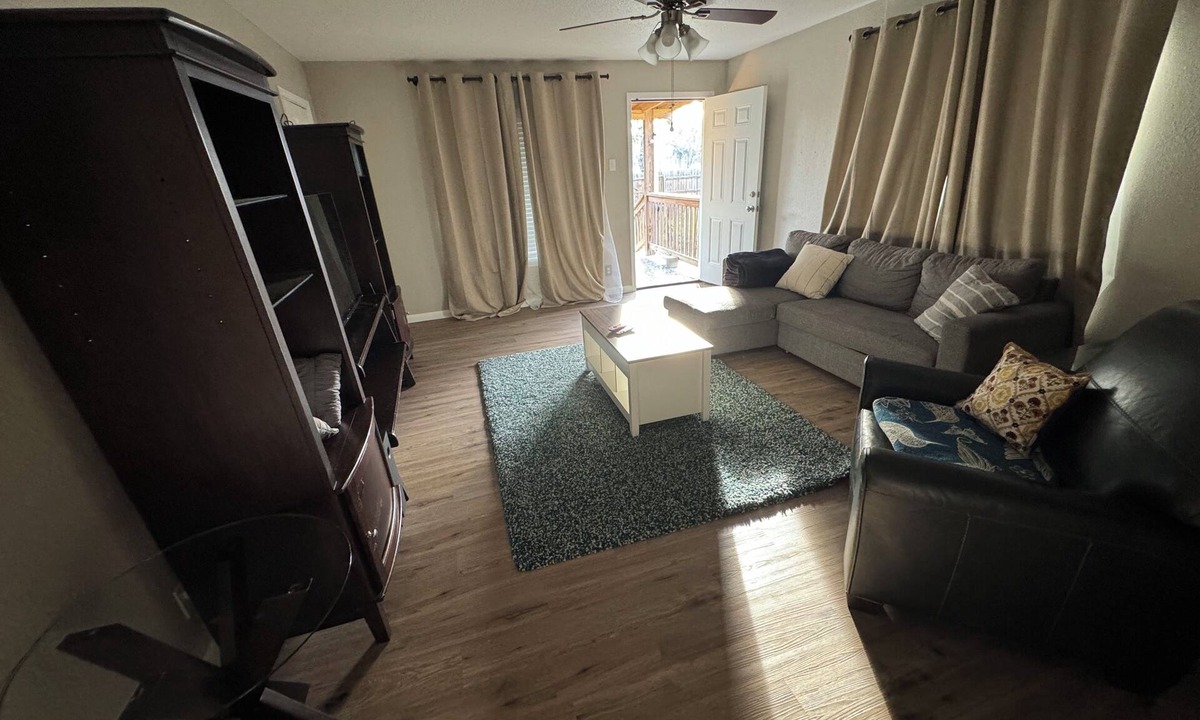 Three Rivers House | Charming 2-bedroom house with AC, WiFi in wonderful Three Rivers