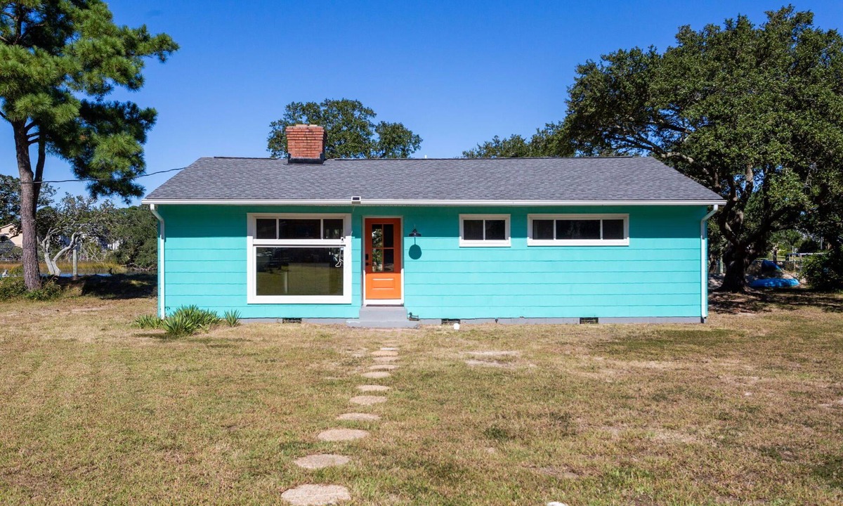 Cape Story by the Sea Cottage | Charming 3 bedroom cottage in beautiful VB with Deepwater access, New dock