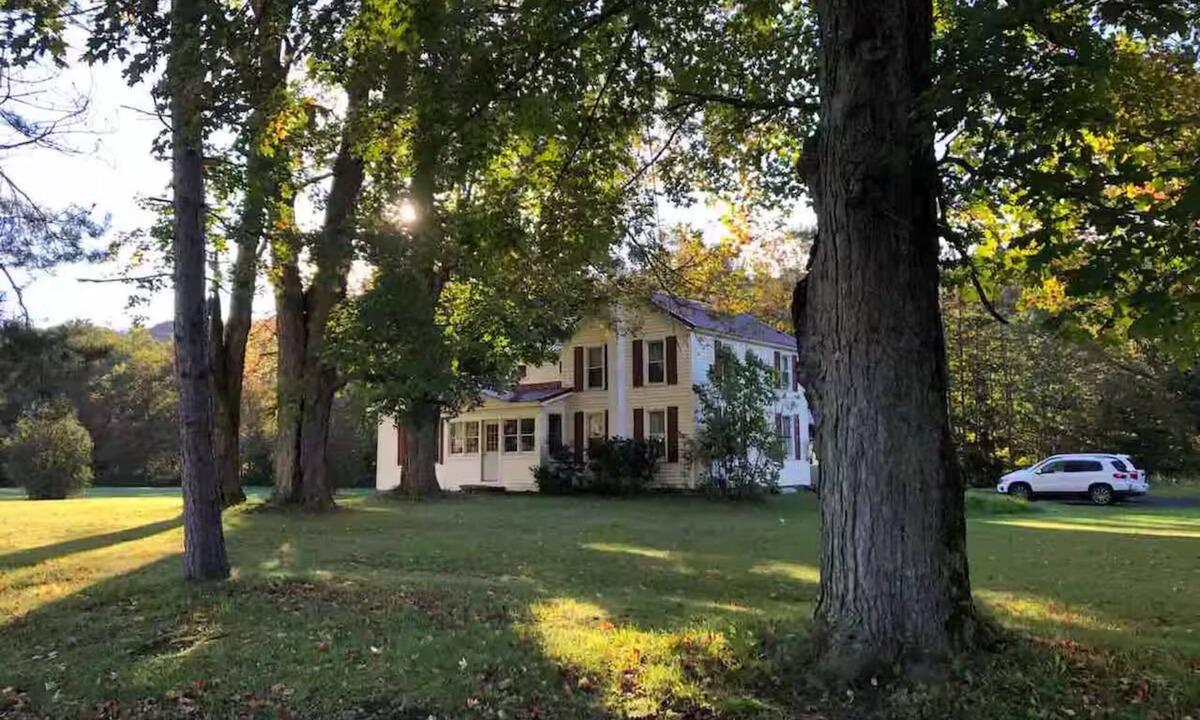 Millerton House | Charming 3-bedroom farmhouse with WiFi, AC in wonderful North Central PA