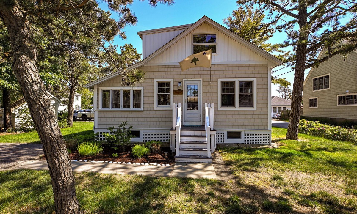 Camp Ellis Cottage | Charming 3-bedroom cottage in beautiful Camp Ellis, Saco, Maine.