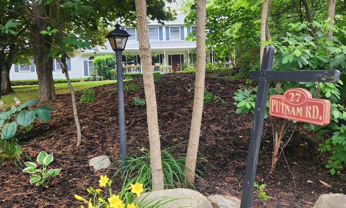 Gansevoort House | Charming 3-bedroom home close to TRACK, SPAC, ADK'S