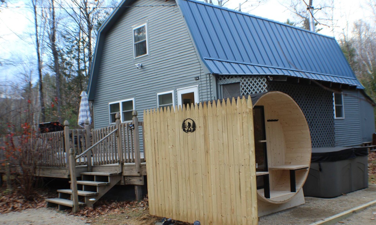 Kimball Lake Shores House | Charming 3-bedroom house with AC, WiFi, Sauna and Hot tub in fabulous Fryeburg