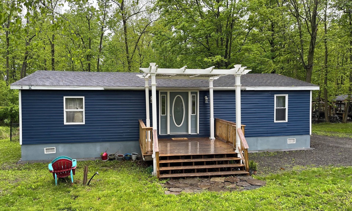 Town of Reading House | Charming 3bedroom house with AC, WiFi, fenced backyard in Wonderful Watkins Glen