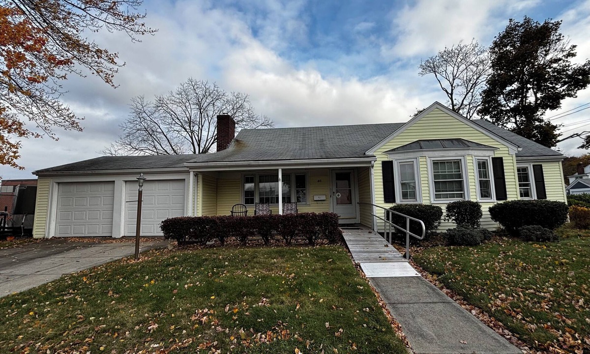East Providence House | Charming & accessible 3 bdr home 10 minutes to Providence