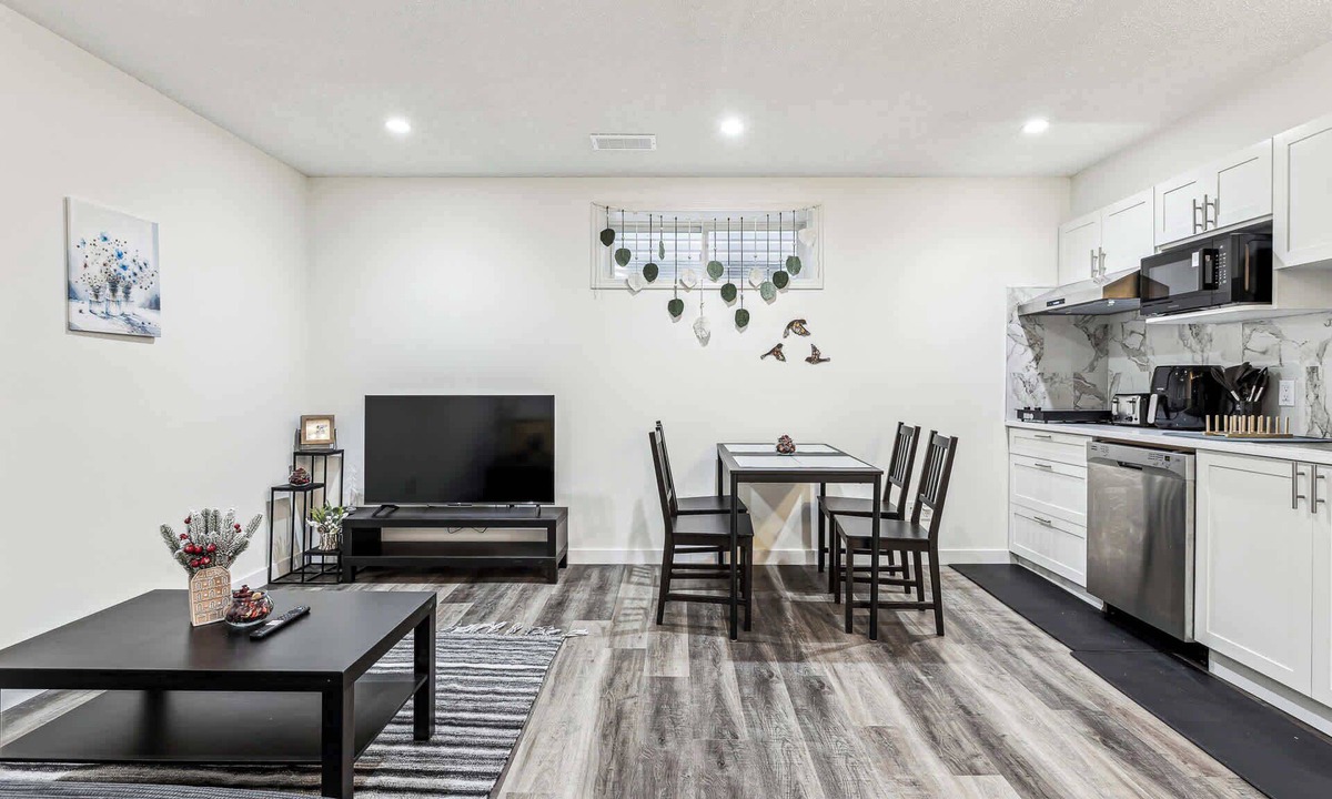 Cranston House | Charming Basement Suite with Parking & Laundry