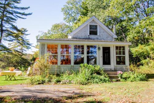 Sebascodegan Island House | Charming Bayview Cottage with Deck, Firepit, Garden - 200