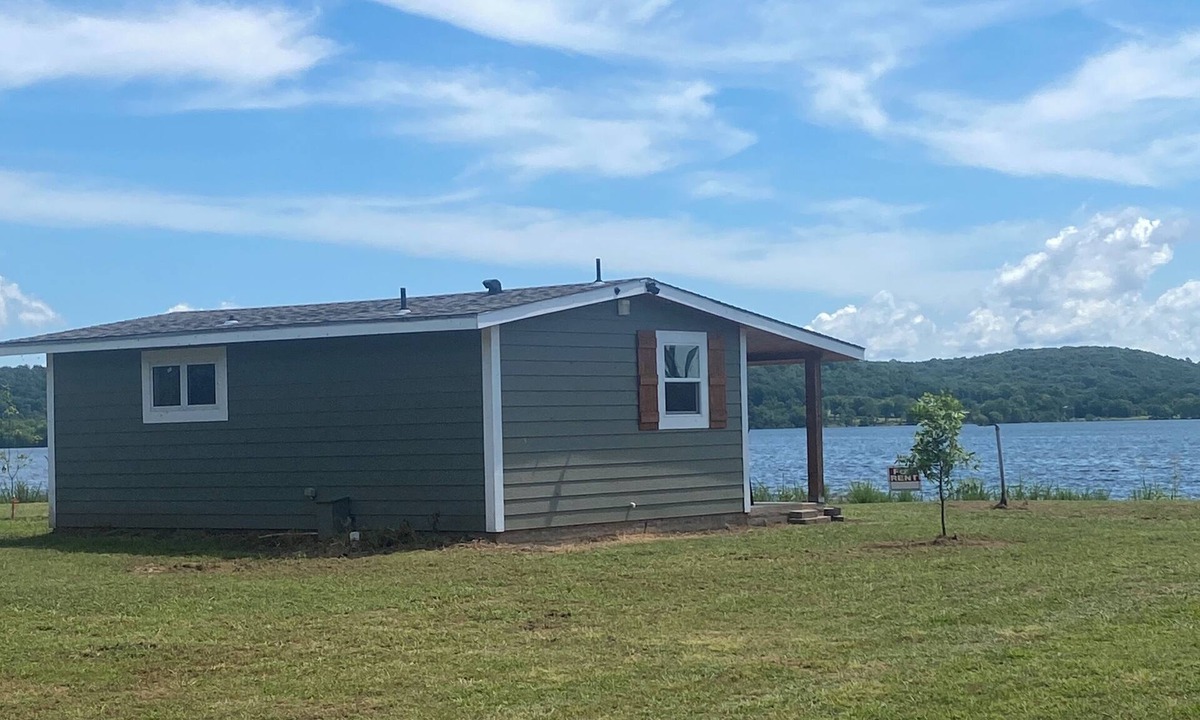 Adair Cabin | Charming cabin with Heat/AC in Pryor area- Perfect for a cozy couples getaway.