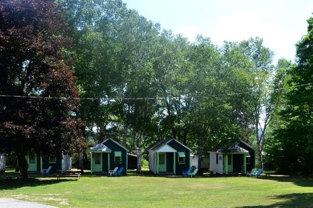 Schroon Lake Cabin | Charming Camping Cabin Rental with Kitchen near Lake George, New York