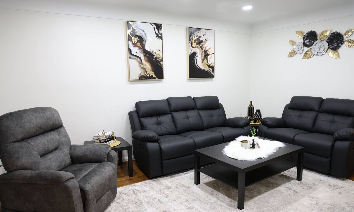 Dearborn Heights House | Charming, Central, Cozy Home - Ideal